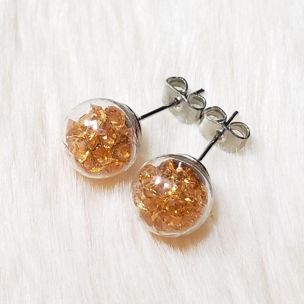 2 pairs of beautiful earrings 😍 Free cute boxes and ribbons.